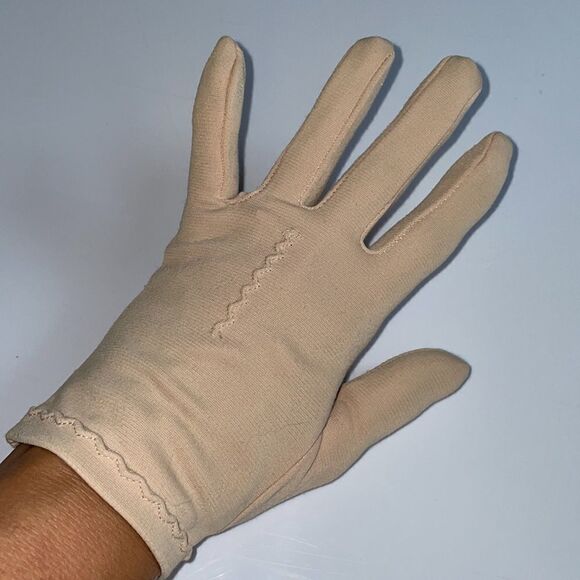 Vtg tan nylon gloves - Picture 3 of 4